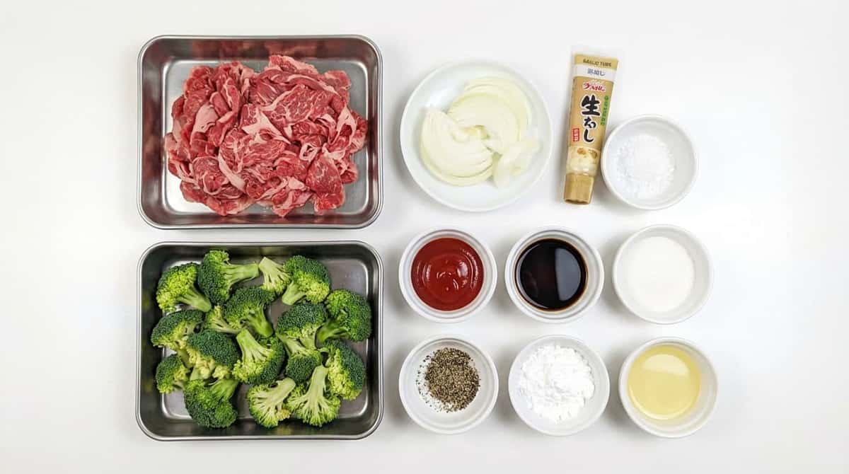 牛こまとブロッコリーのケチャップ炒め（材料）