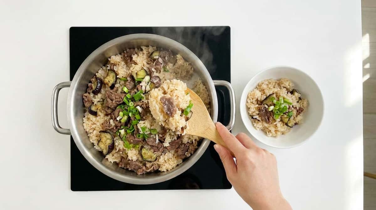 牛こま切れとなすの甘酢炊き込みご飯（完成イメージ）