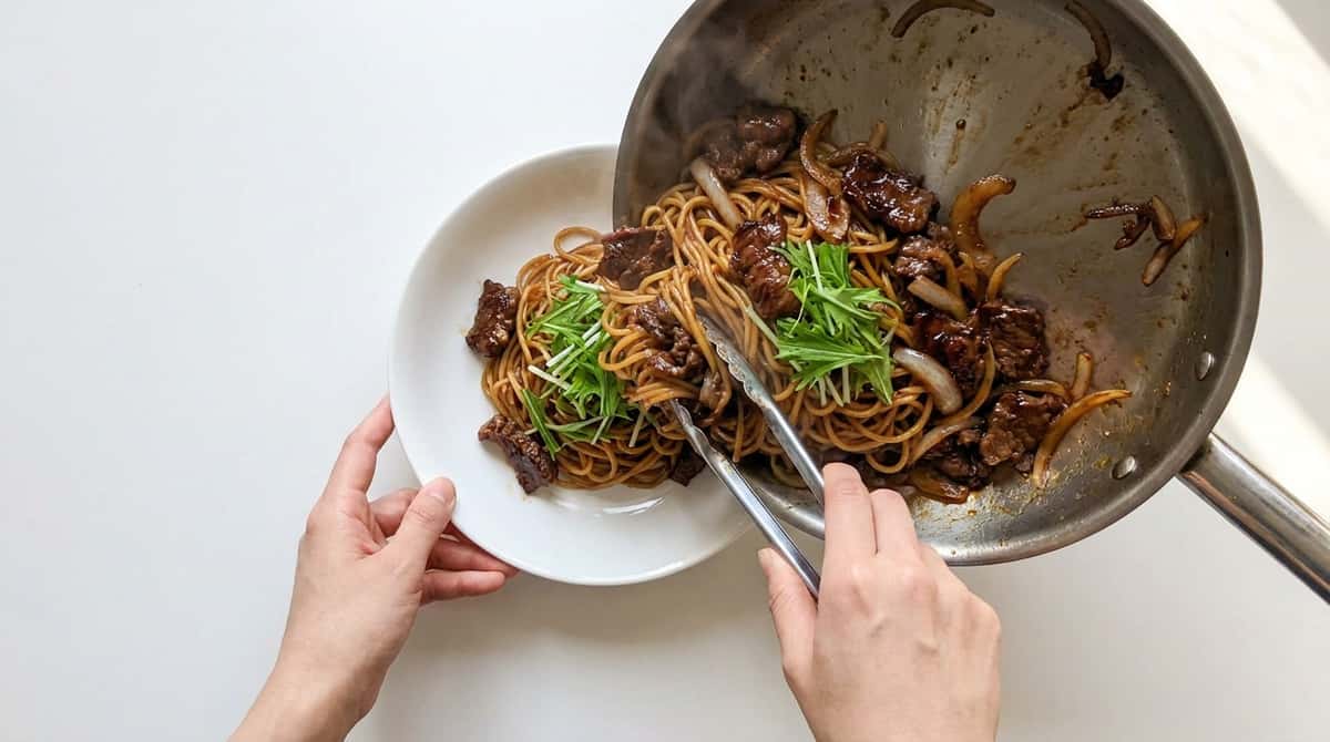 牛こま肉と水菜の焼肉だれパスタ（完成イメージ）
