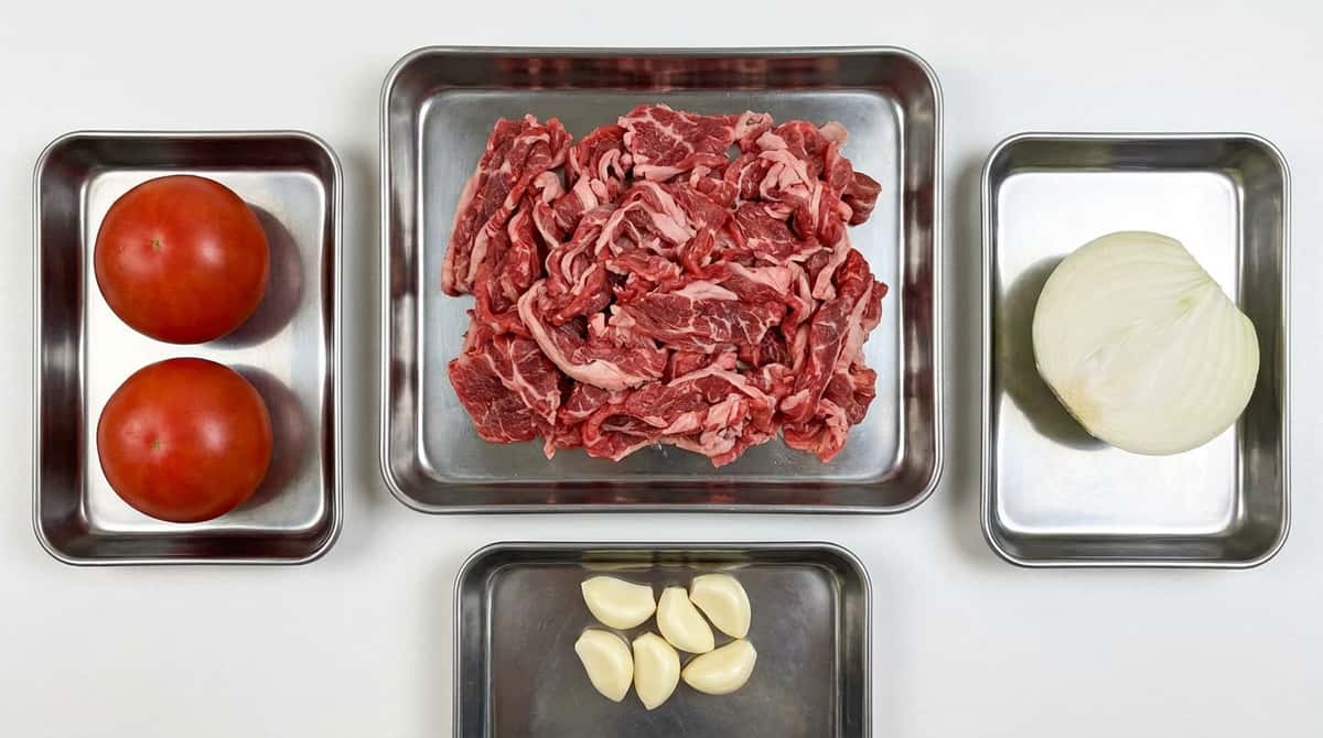 牛こま切れとトマトの節約しょうゆ煮（材料）