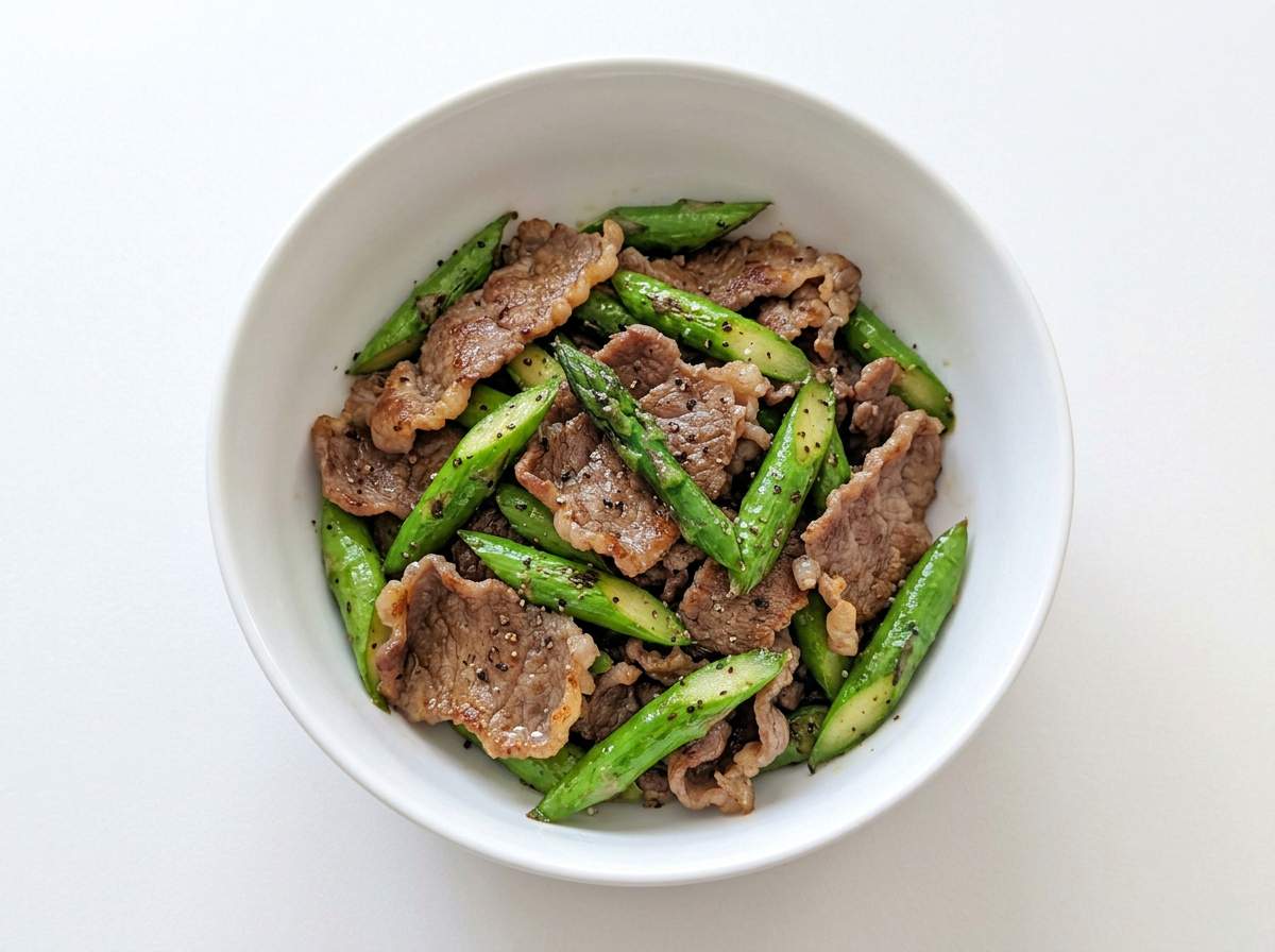 牛薄切り肉とアスパラガスの塩こしょう炒め