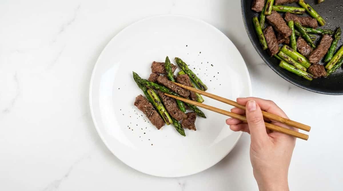 牛薄切り肉とアスパラガスの塩こしょう炒め（完成イメージ）