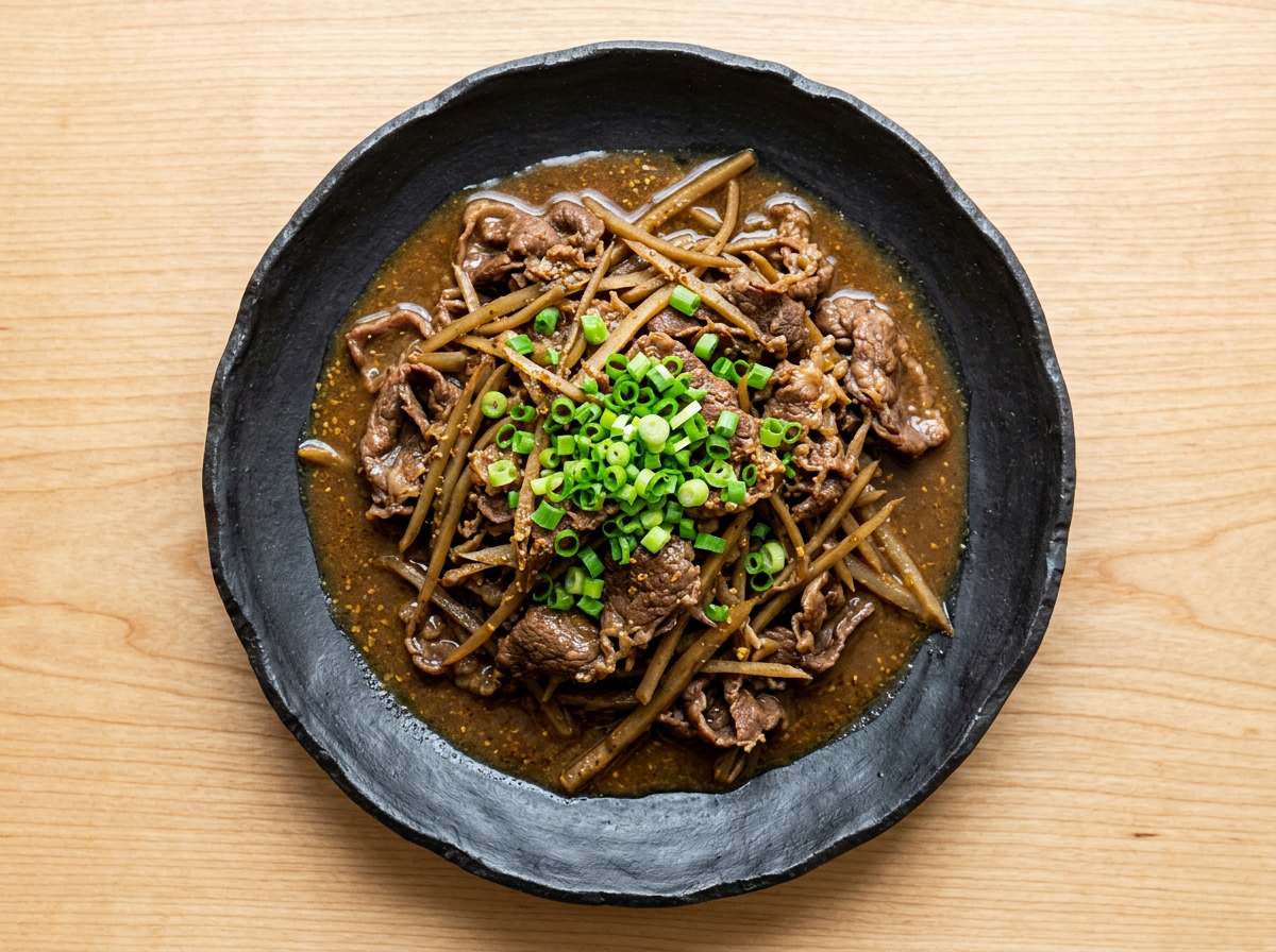 牛薄切り肉とごぼうのピリ辛カレー蒸し