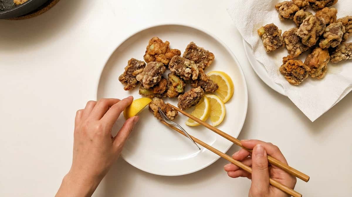 牛薄切りとセロリの鶏ガラから揚げ（完成イメージ）