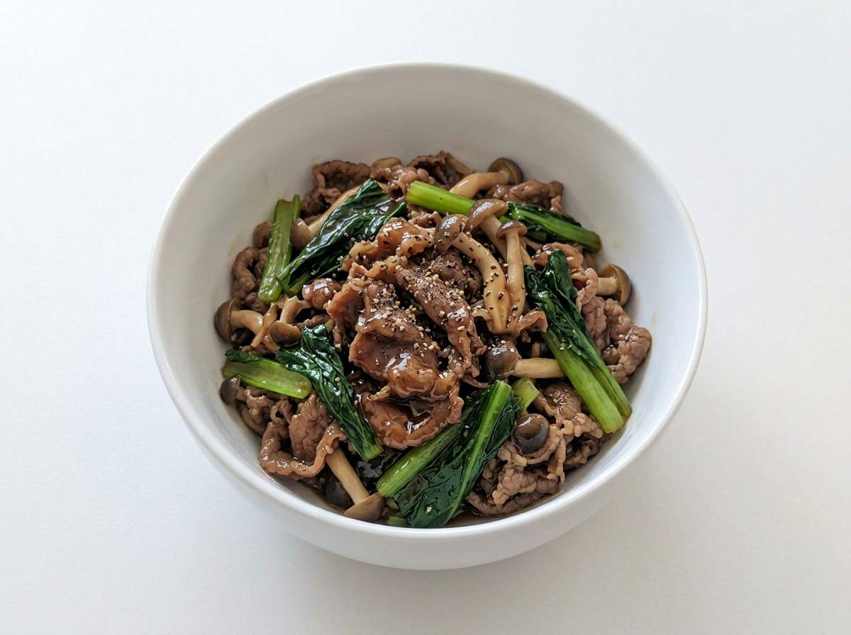 牛薄切り肉と小松菜のオイスター煮