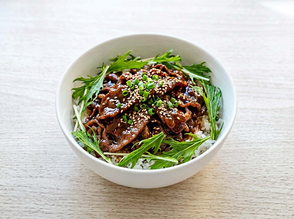 牛薄切り肉と水菜の焼肉のタレ丼