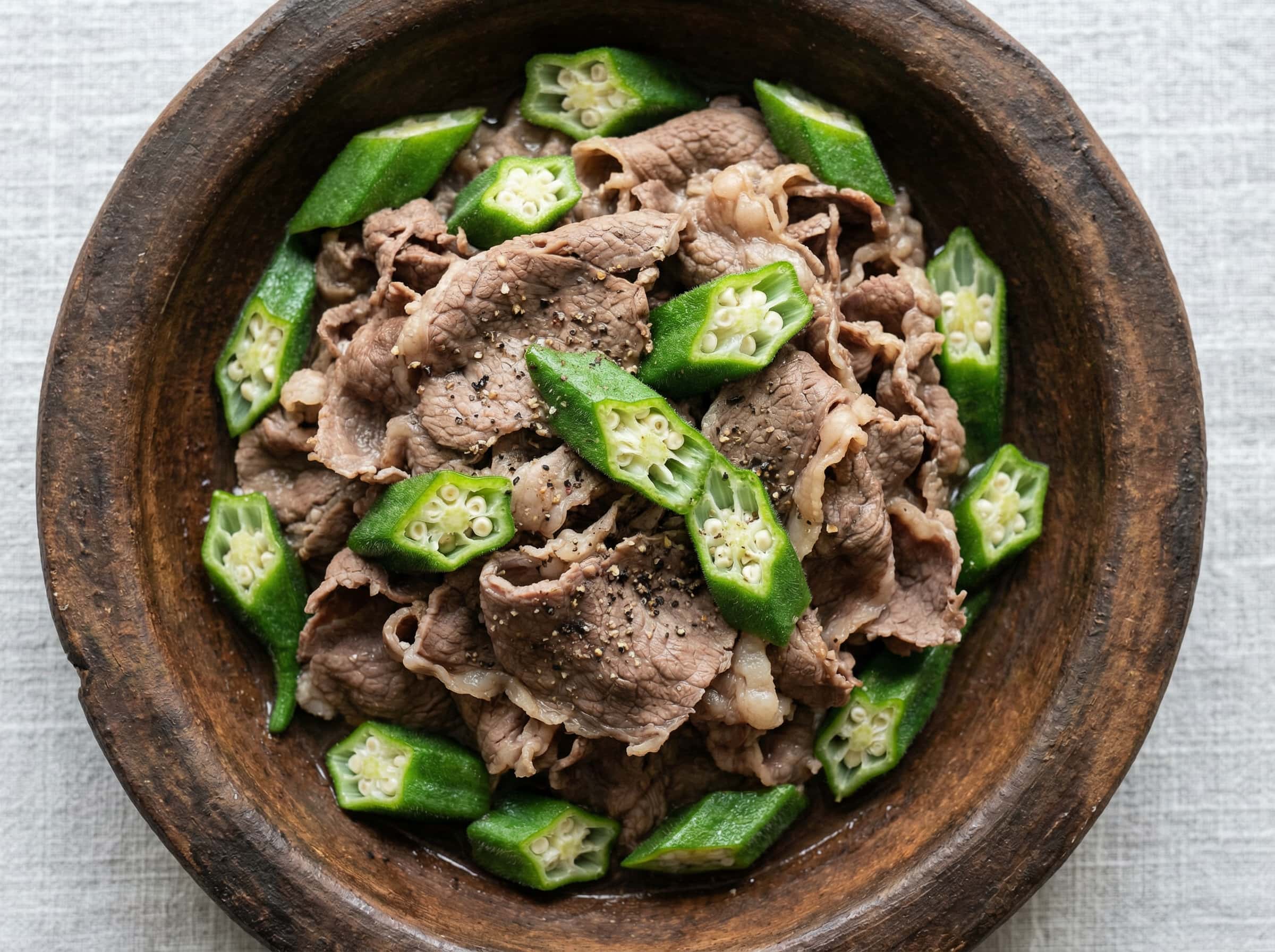 牛薄切り肉とオクラの塩こしょう蒸し（ガッツリ肉だく）