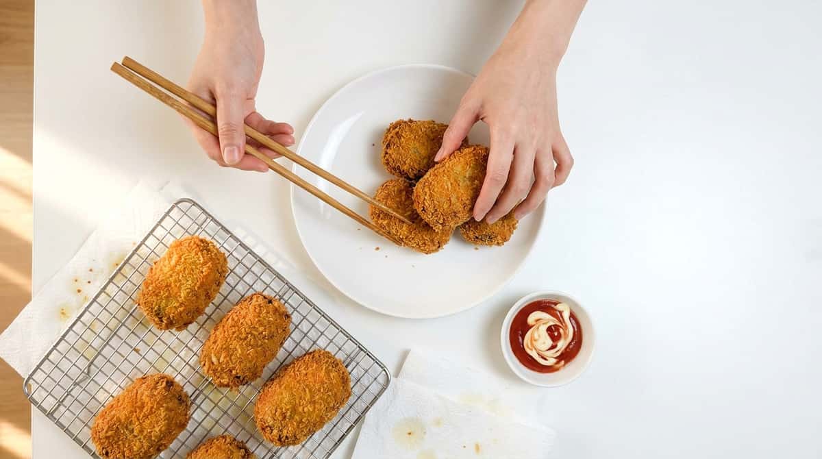 牛薄切りとじゃがいもの味噌一口揚げ（完成イメージ）