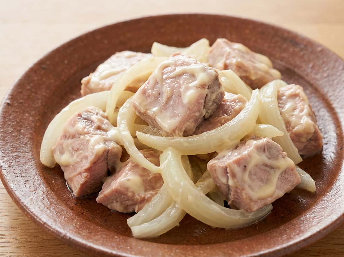ツナ缶と玉ねぎのマヨ蒸し（ガッツリ）