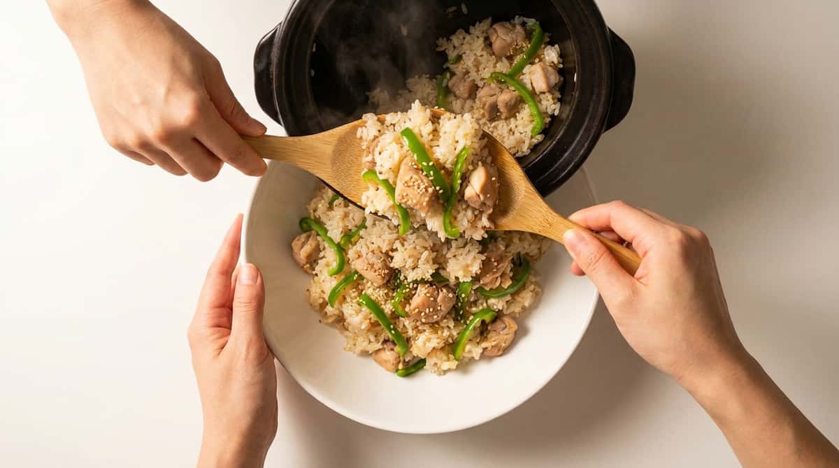 鶏むね肉とピーマンの鶏ガラ炊き込みご飯（完成イメージ）