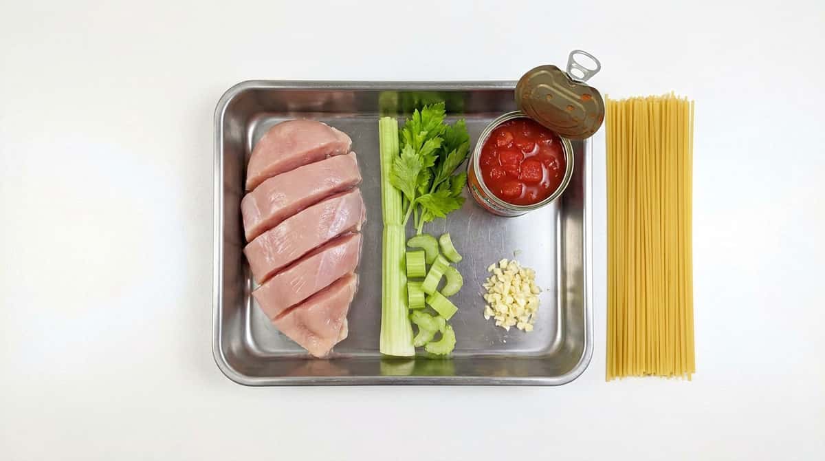 鶏むね肉とセロリのガッツリトマトパスタ（材料）