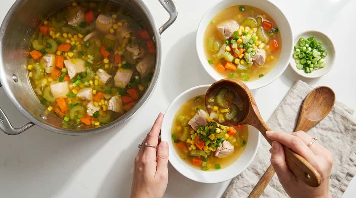 鶏むね肉とセロリのやさしいめんつゆスープ（完成イメージ）