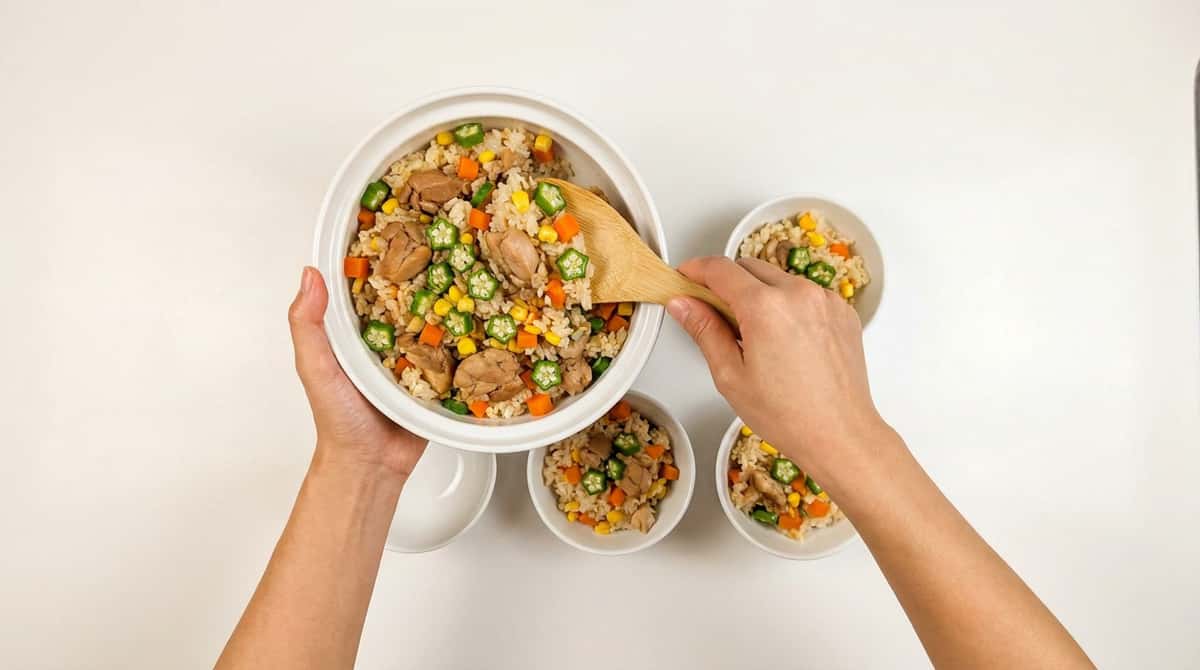 鶏むね肉とオクラのコンソメ炊き込みご飯（完成イメージ）