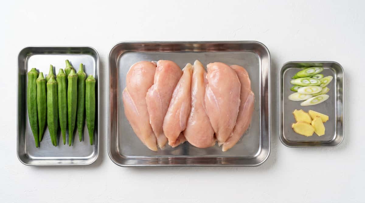 鶏むね肉とオクラのピリ辛味噌煮（材料）