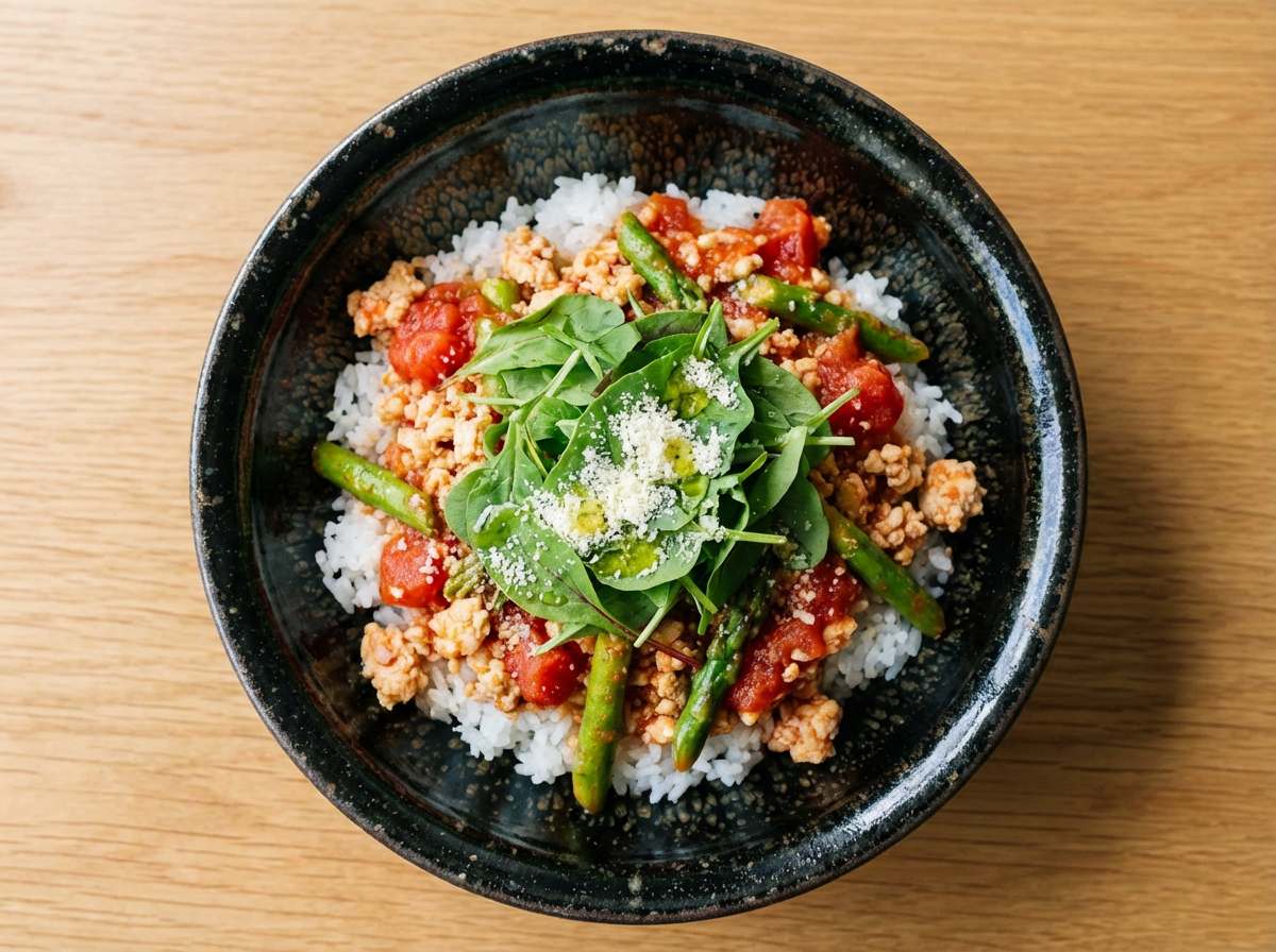 鶏ひき肉とアスパラのトマト糖質オフ丼