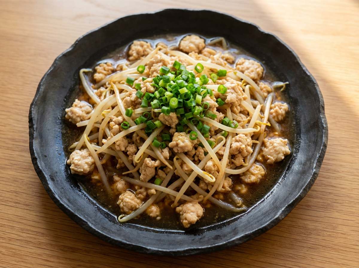 鶏ひき肉ともやしのバター醤油節約煮