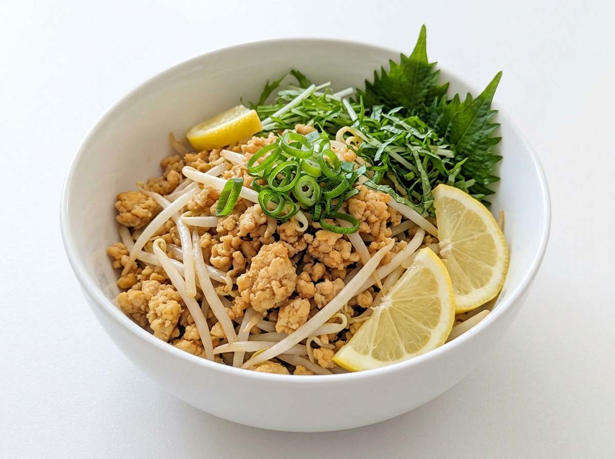 鶏ひき肉ともやしのさっぱり鶏ガラレモン焼き