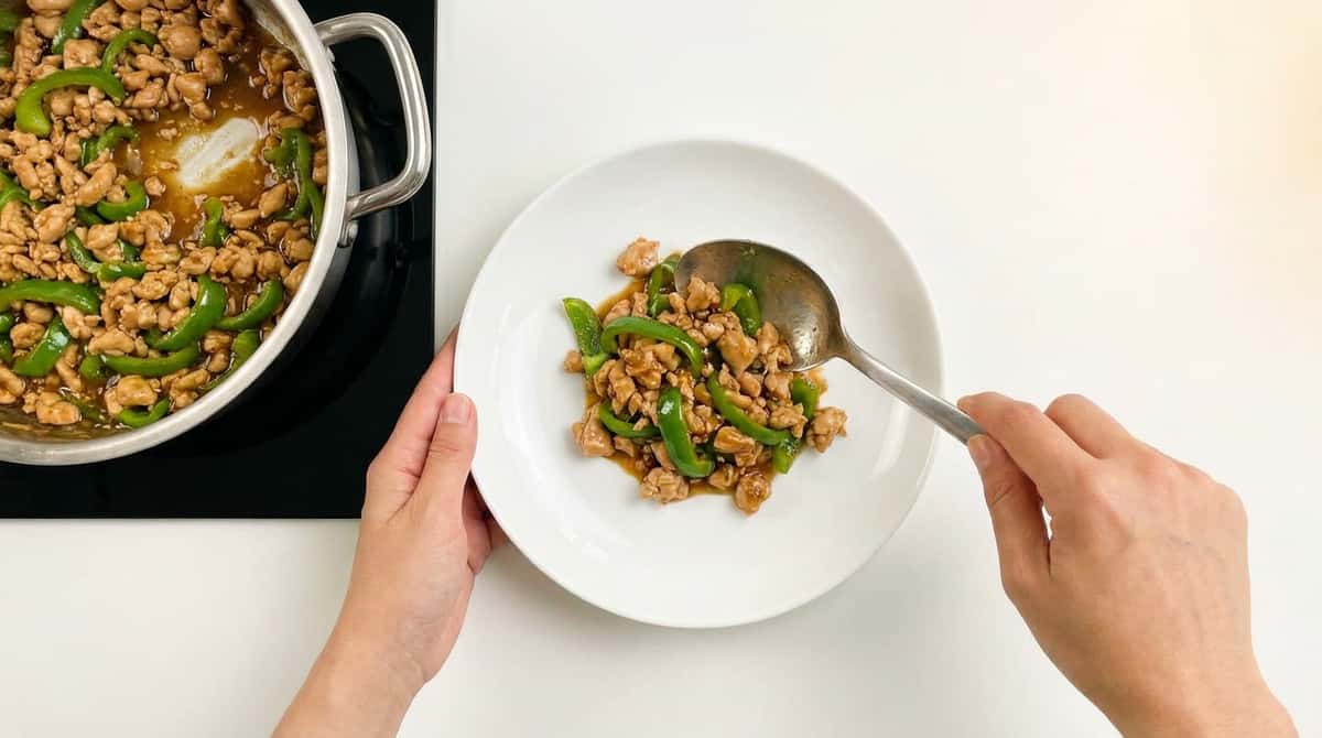 鶏ひき肉とピーマンのコンソメ炒め【作り置き】（完成イメージ）
