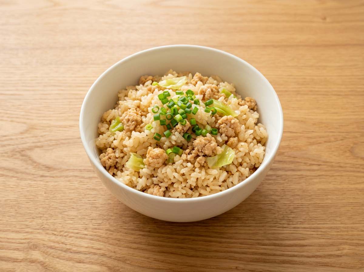 鶏ひき肉とキャベツの鶏ガラスープ炊き込みご飯