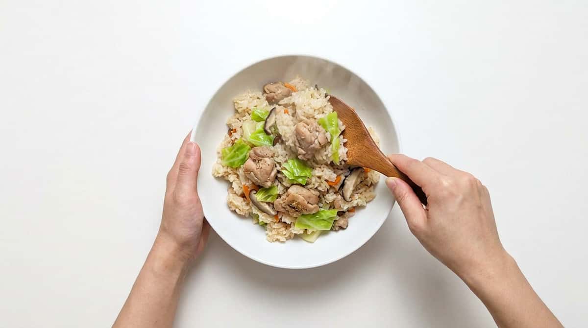 鶏ひき肉とキャベツの鶏ガラスープ炊き込みご飯（完成イメージ）