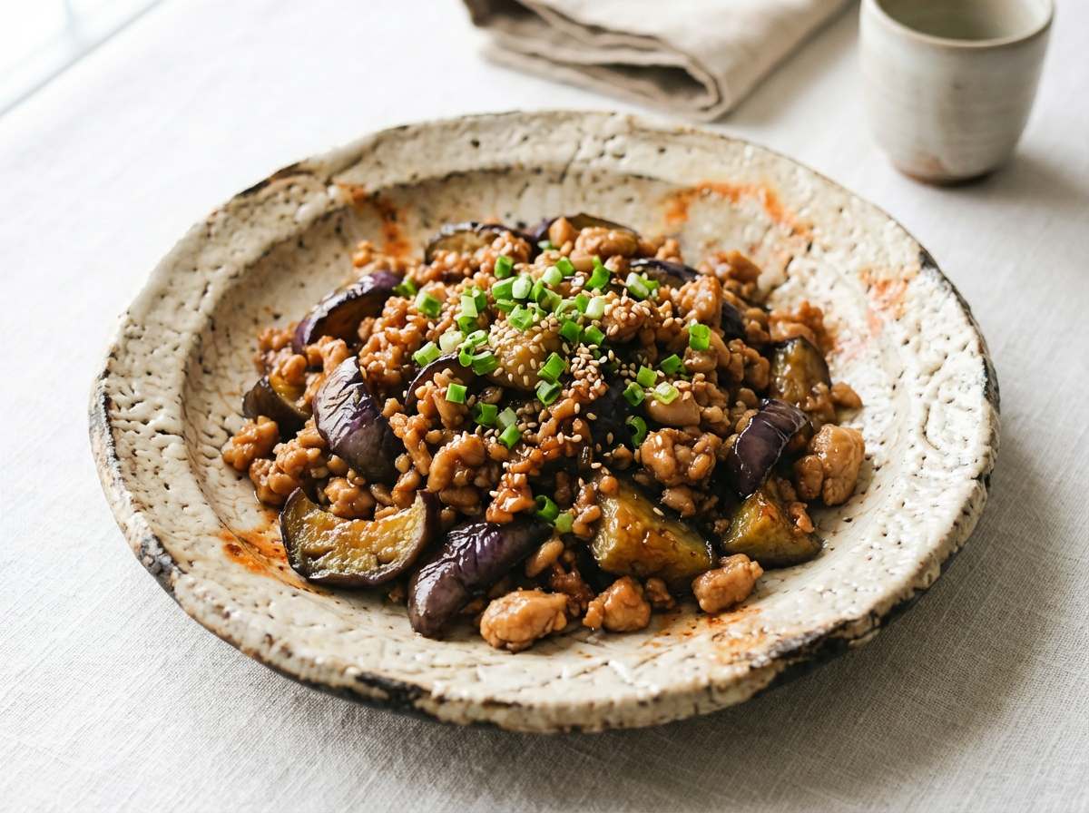 鶏ひき肉となすの味噌バター焼き