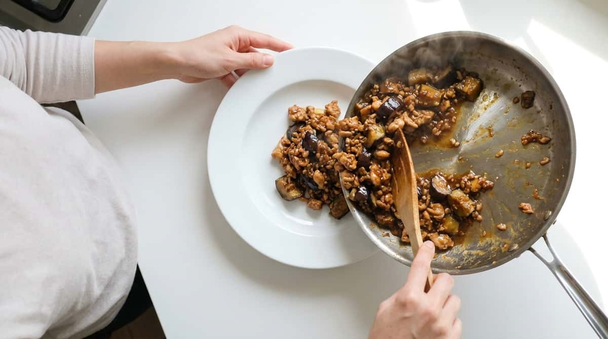 鶏ひき肉となすの味噌バター焼き（完成イメージ）