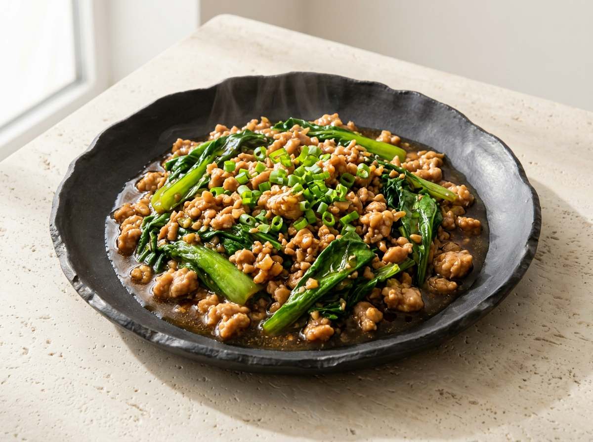 鶏ひき肉と小松菜のバター醤油レンジ蒸し