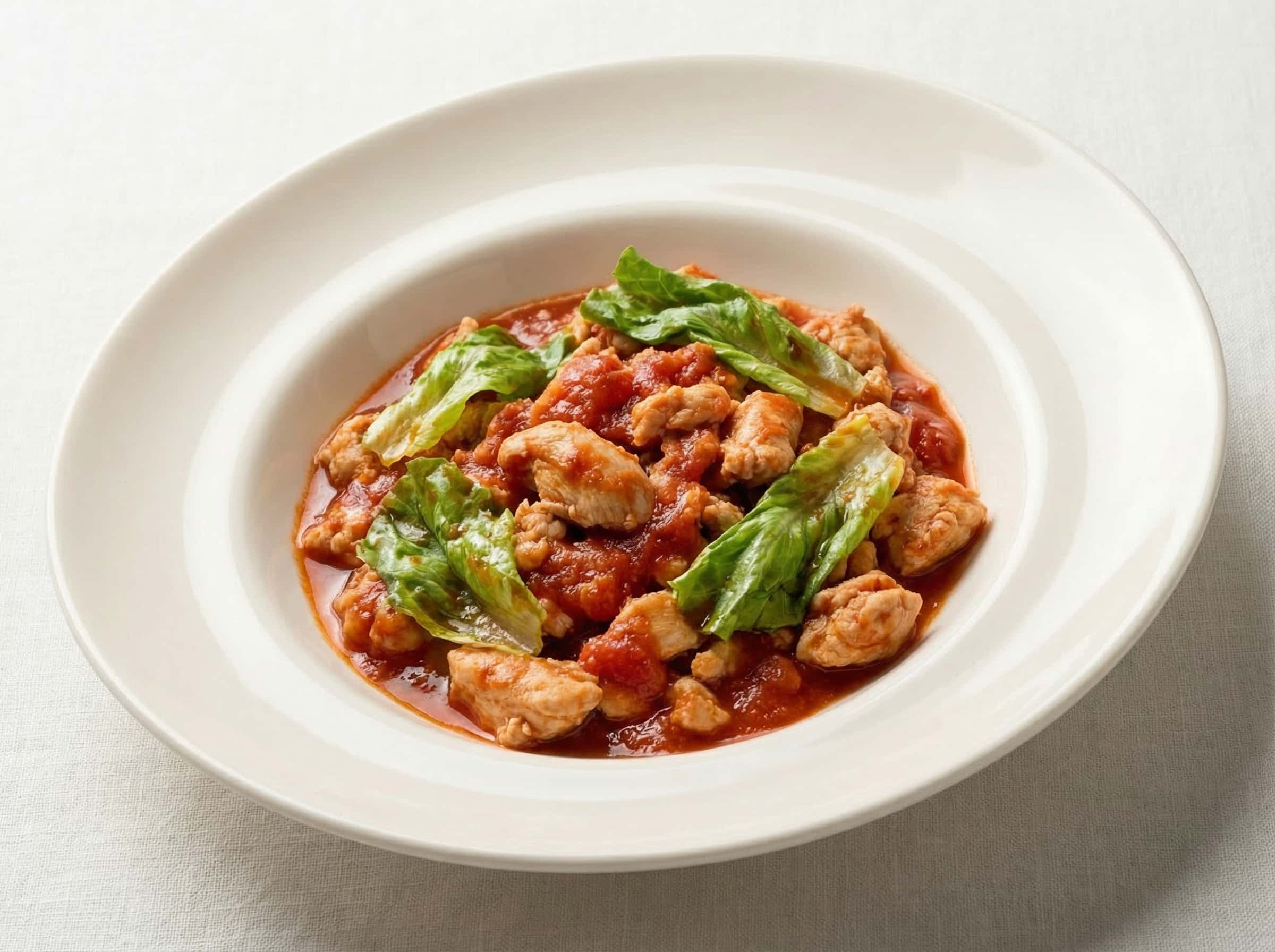 鶏ひき肉とレタスの缶トマトレンジ蒸し（おつまみ）