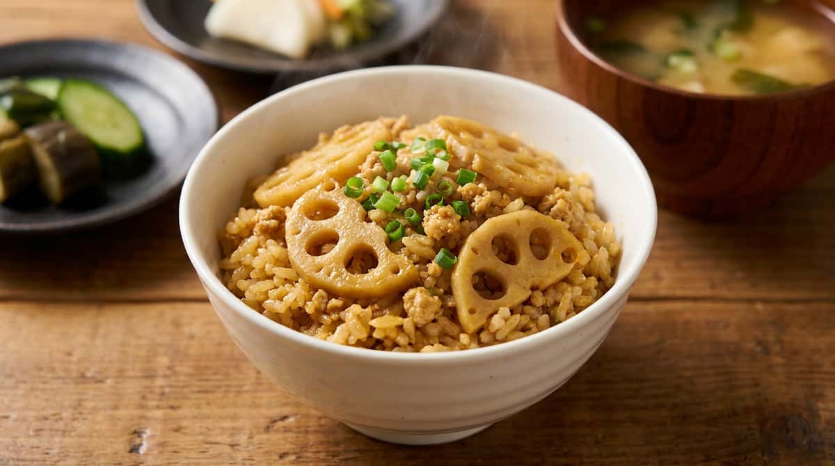 鶏ひき肉とれんこんのカレー炊き込みご飯（完成イメージ）