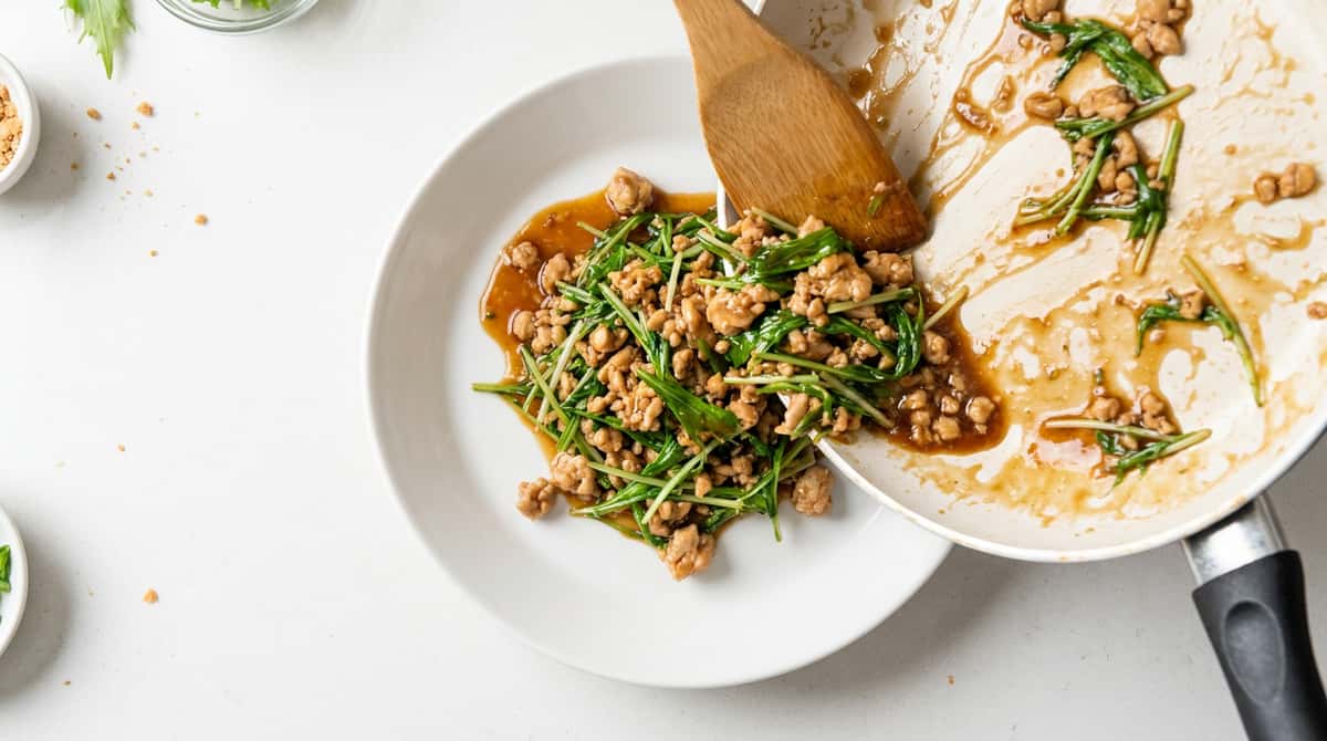 鶏ひき肉と水菜の味噌シャキシャキ炒め（完成イメージ）