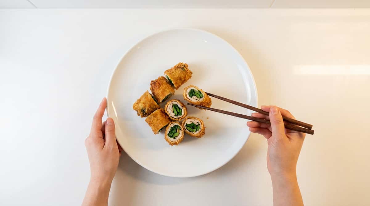 鶏ささみの小松菜巻き焼肉タレから揚げ（完成イメージ）