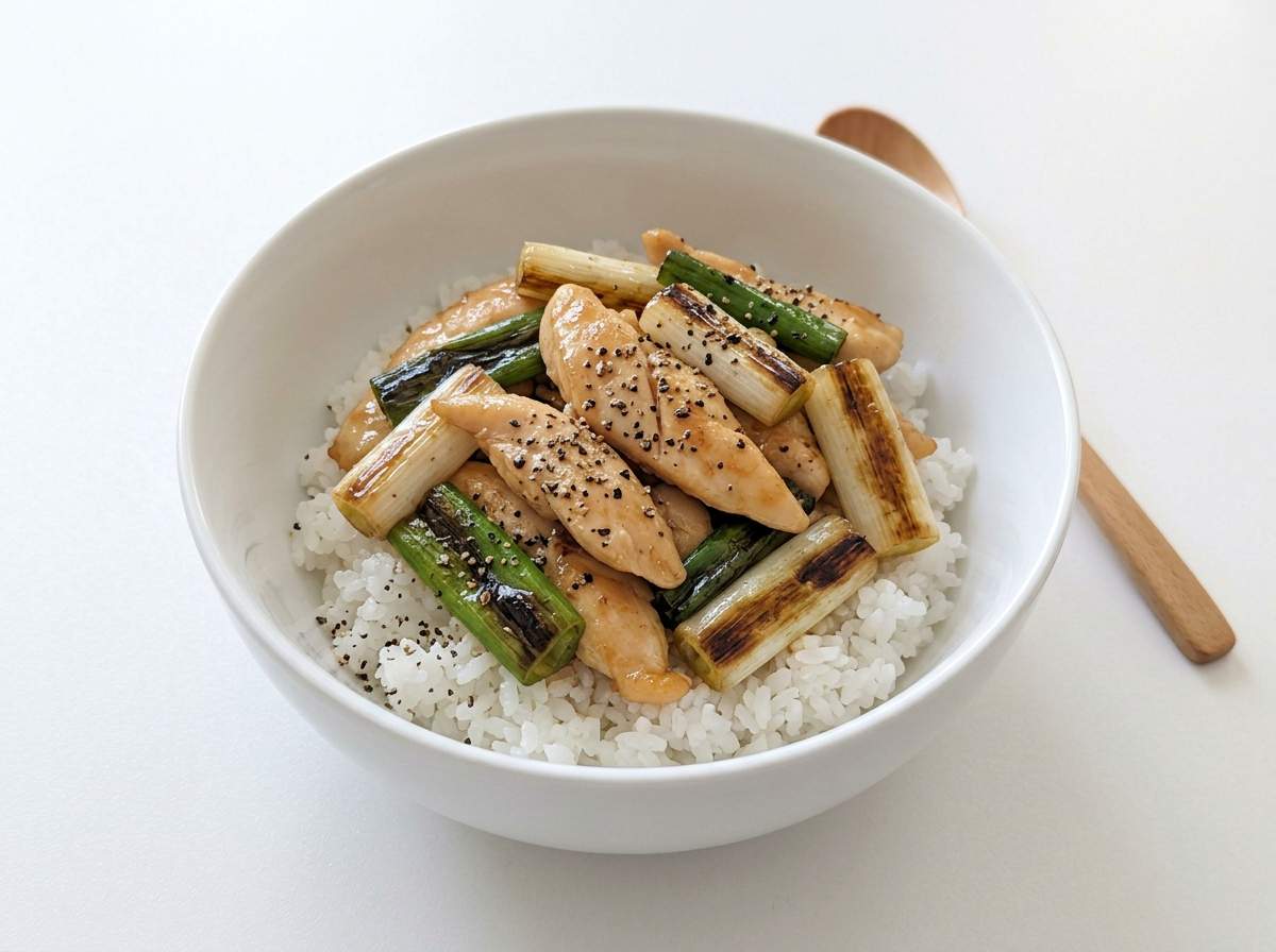 ささみと長ねぎのコンソメバター丼