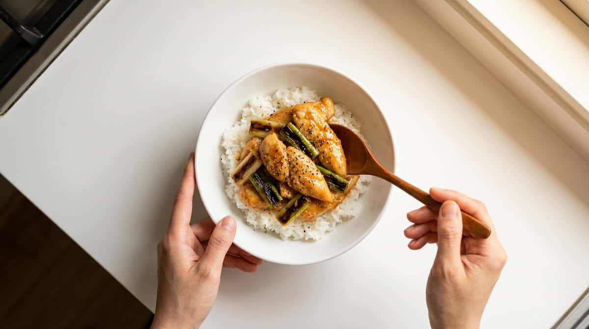 ささみと長ねぎのコンソメバター丼（完成イメージ）