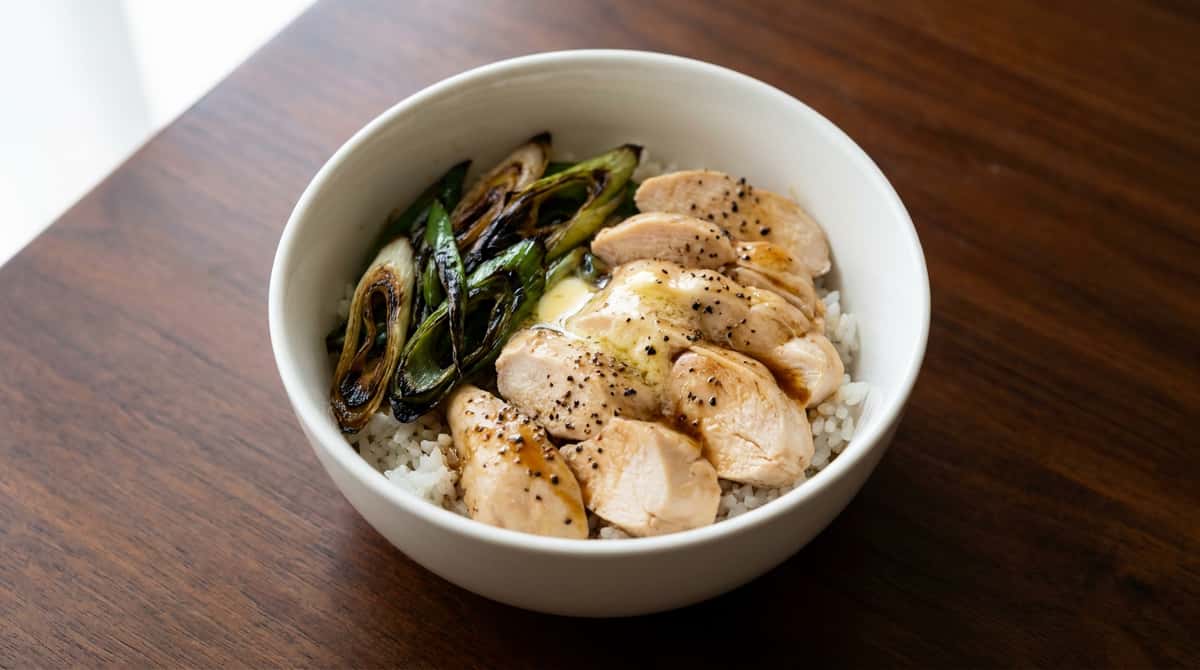 ささみと長ねぎのコンソメバター丼（完成イメージ）