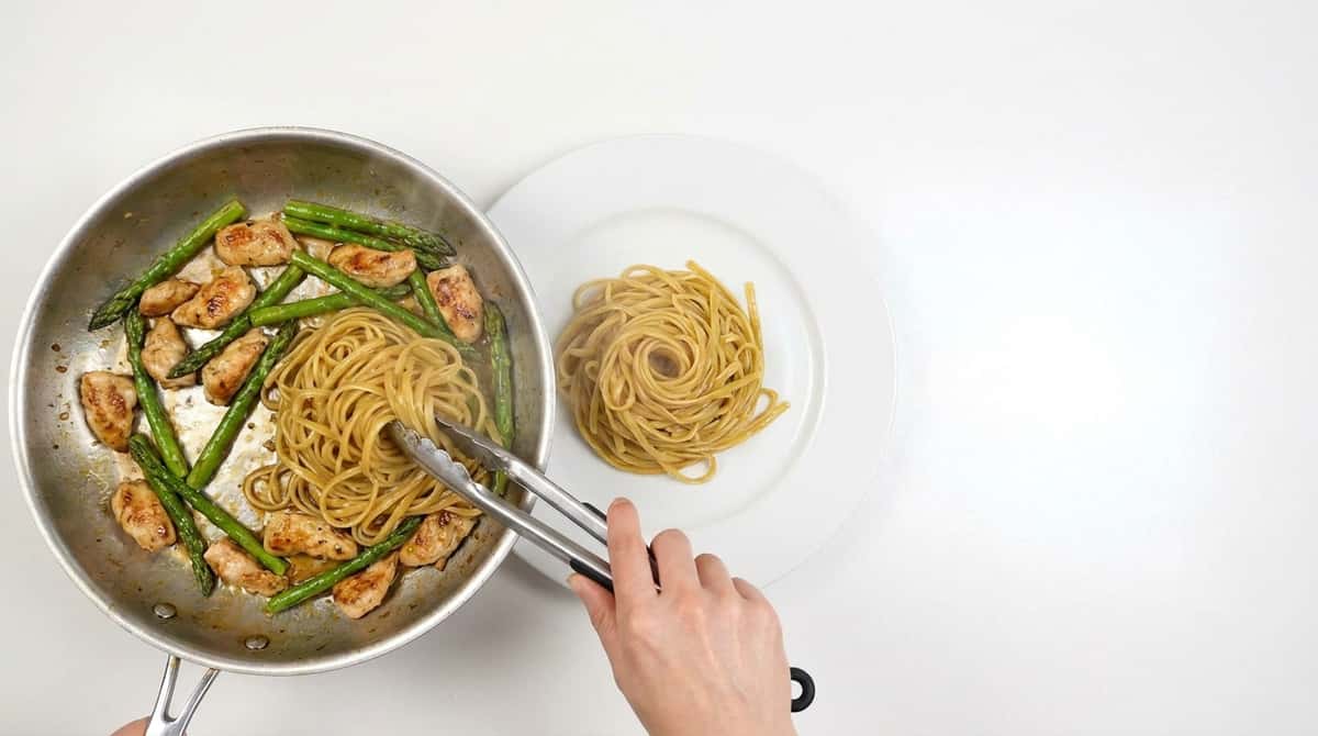 鶏もも肉とアスパラのバター醤油糖質オフパスタ（完成イメージ）