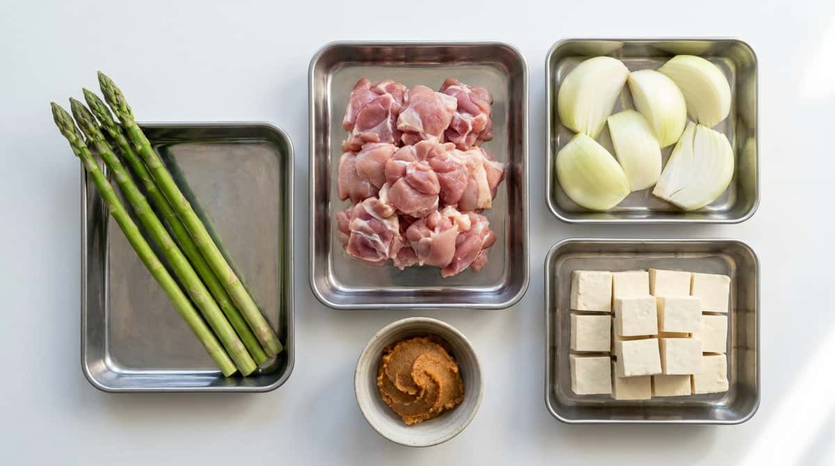 鶏もも肉とアスパラの味噌たんぱくスープ（材料）