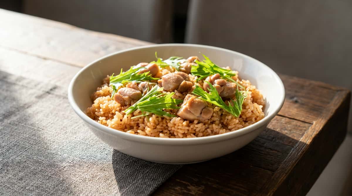 鶏もも肉と水菜のケチャップ炊き込みご飯（完成イメージ）