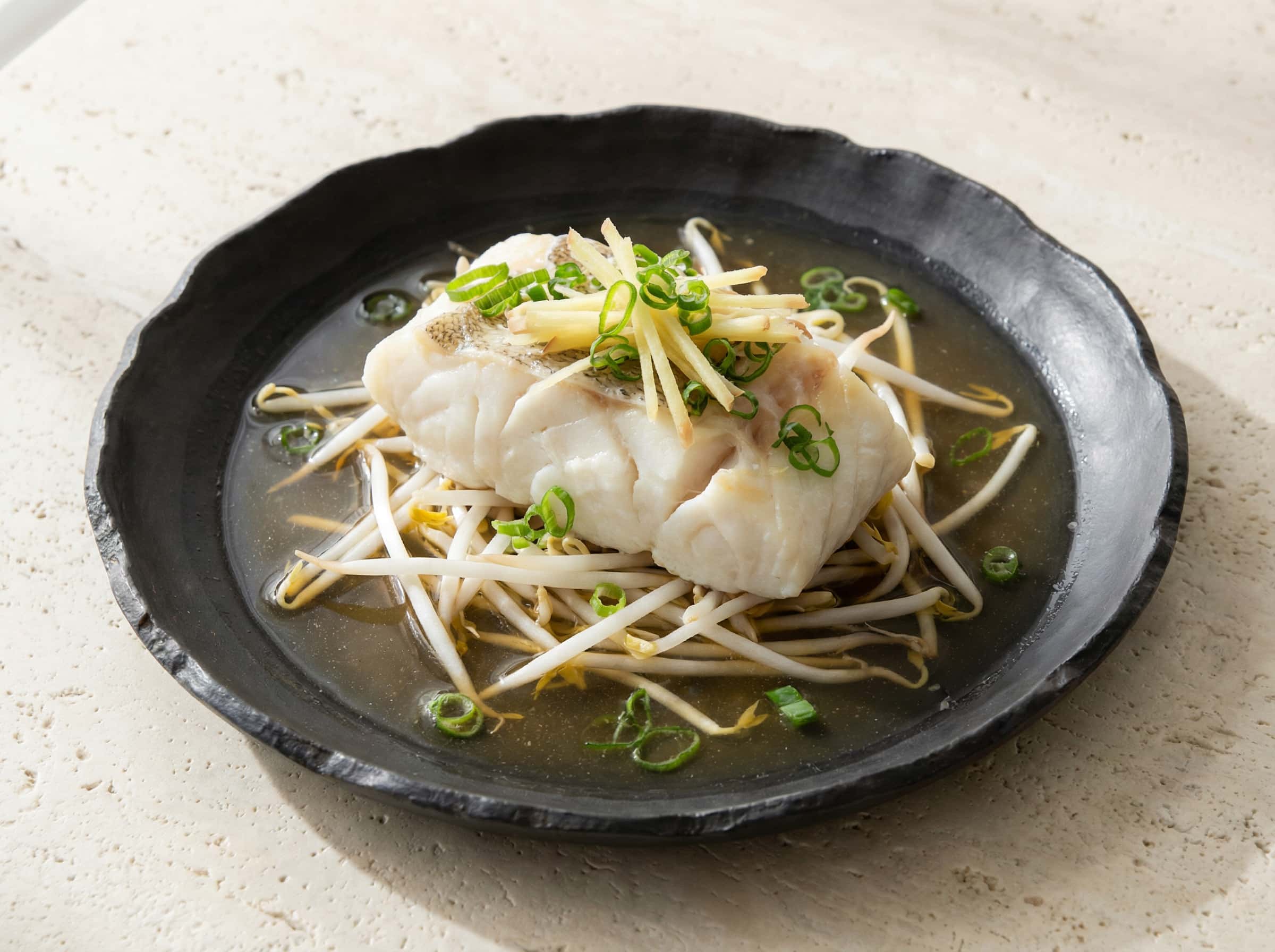 タラともやしの白だしレンジ蒸し