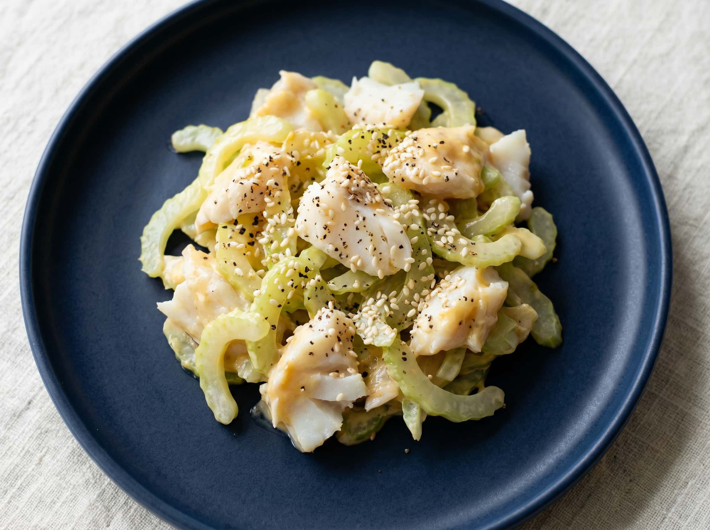 タラとセロリのコンソメ和え