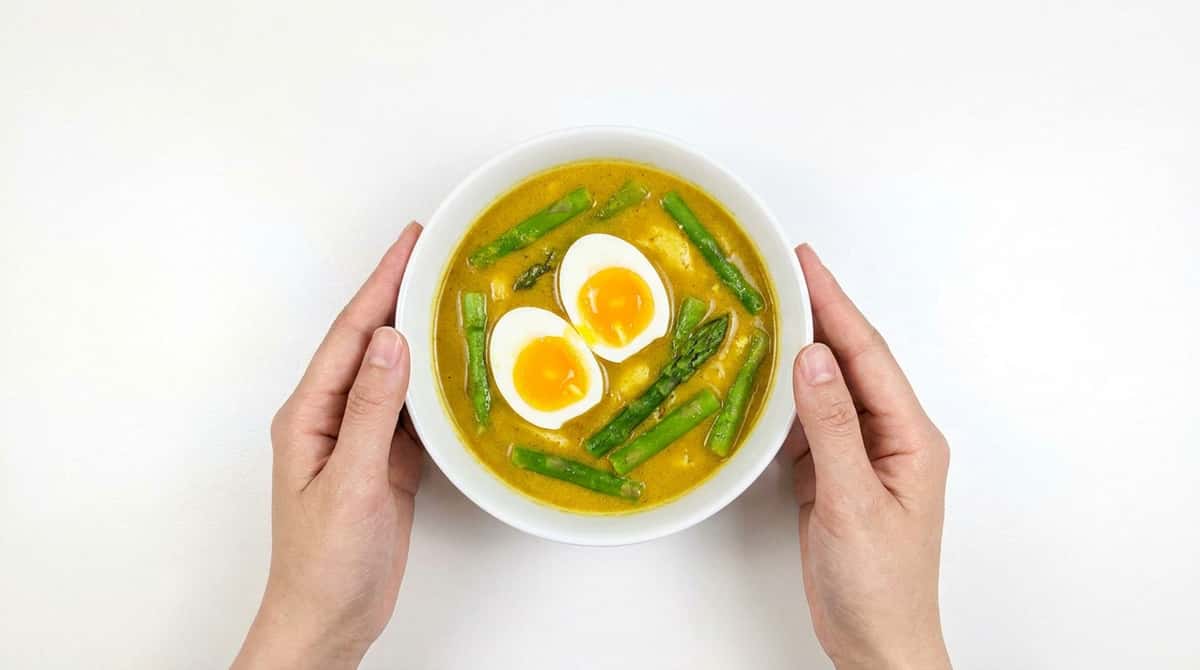 卵とアスパラガスのカレースープ煮（完成イメージ）