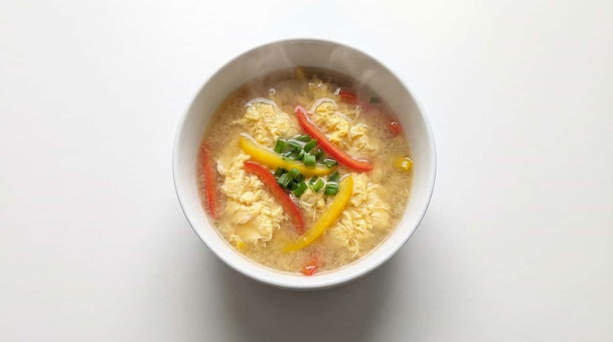卵とピーマンのガッツリ味噌スープ（完成イメージ）