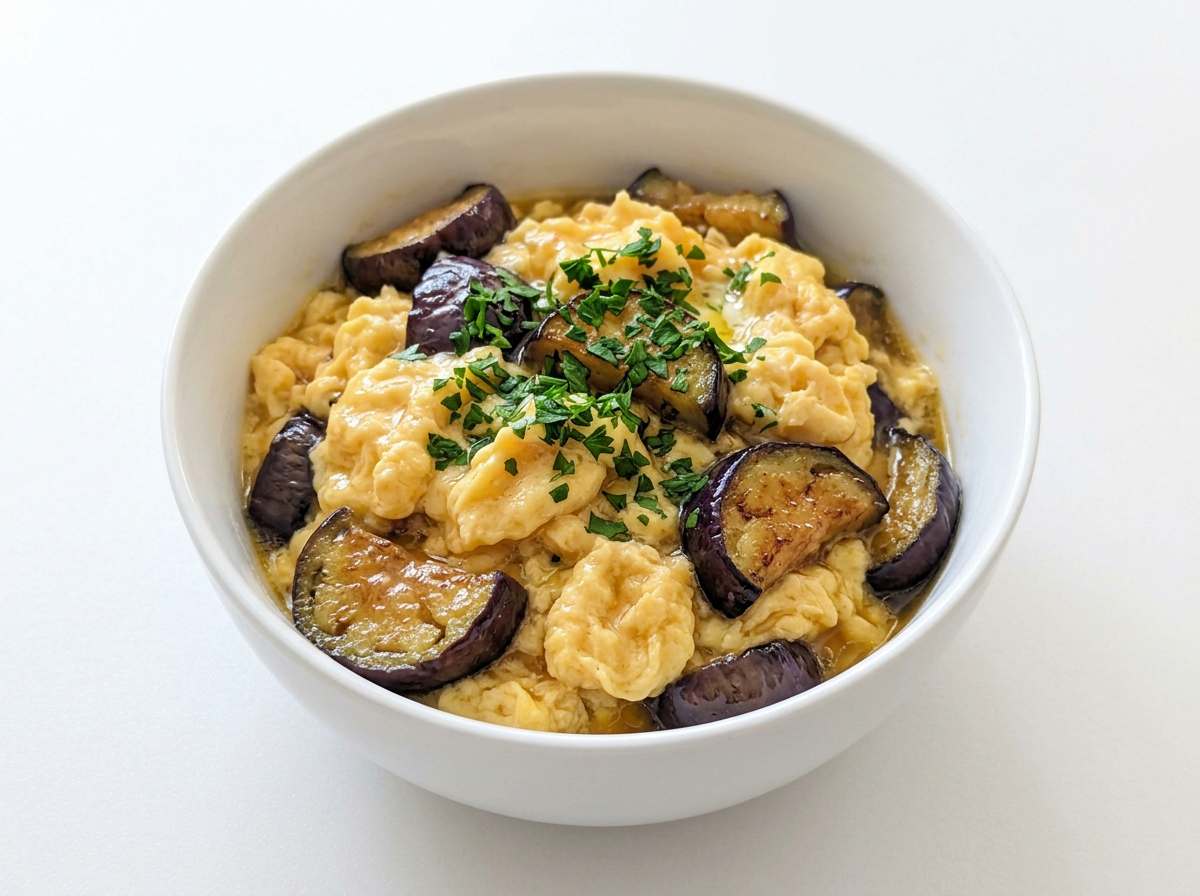 卵となすのコンソメバター炒め