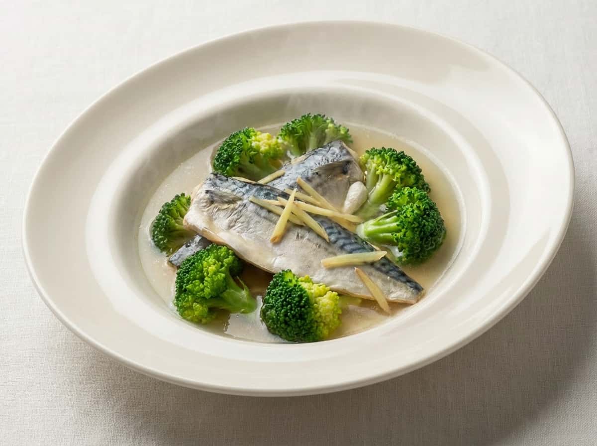 サバとブロッコリーの鶏がらレンジ蒸し