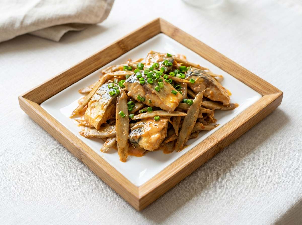 サバとごぼうのピリ辛マヨレンジ蒸し