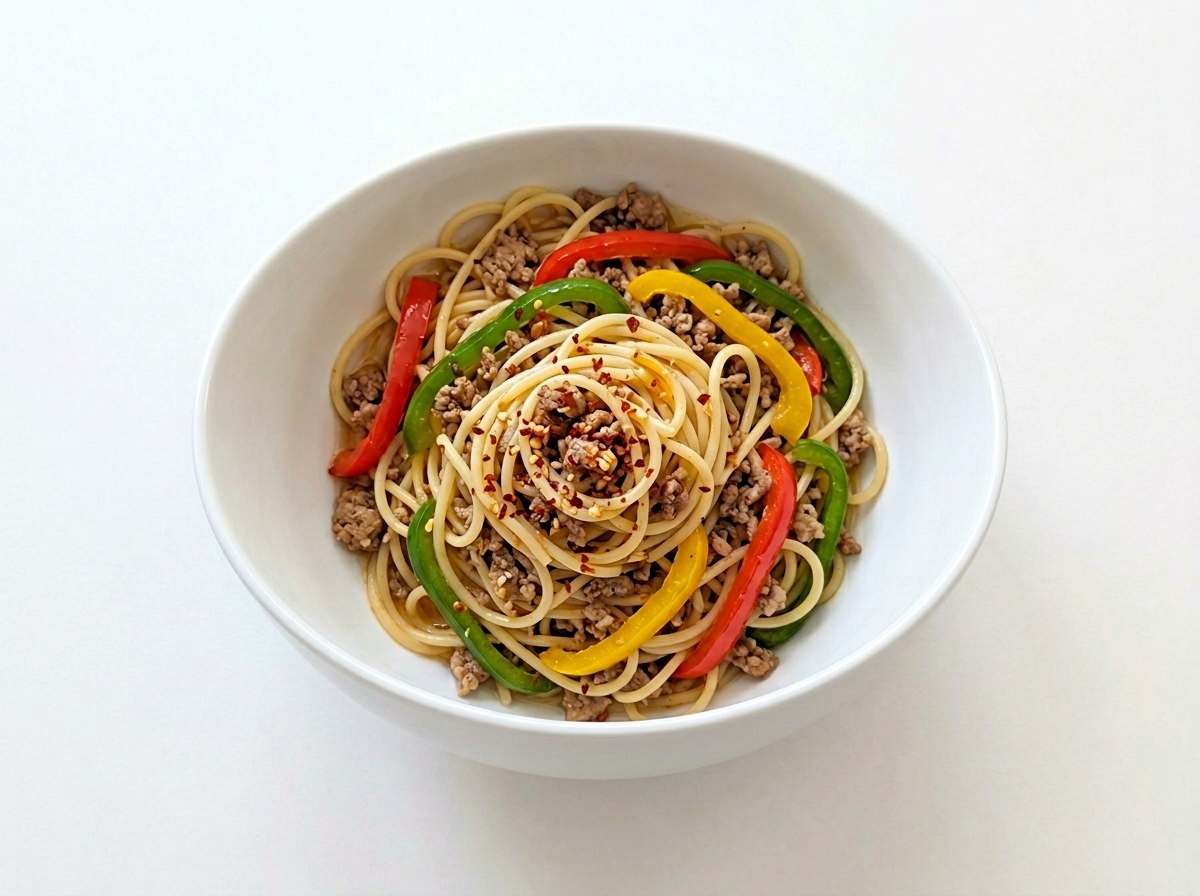 合いびき肉とピーマンの白だしパスタ【ピリ辛簡単レシピ】