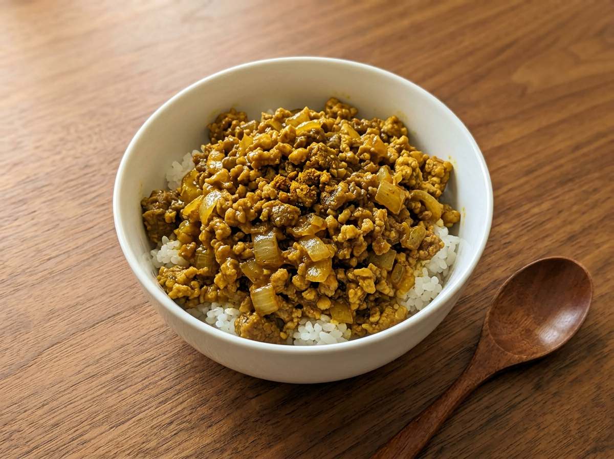 合いびき肉と玉ねぎのカレー丼