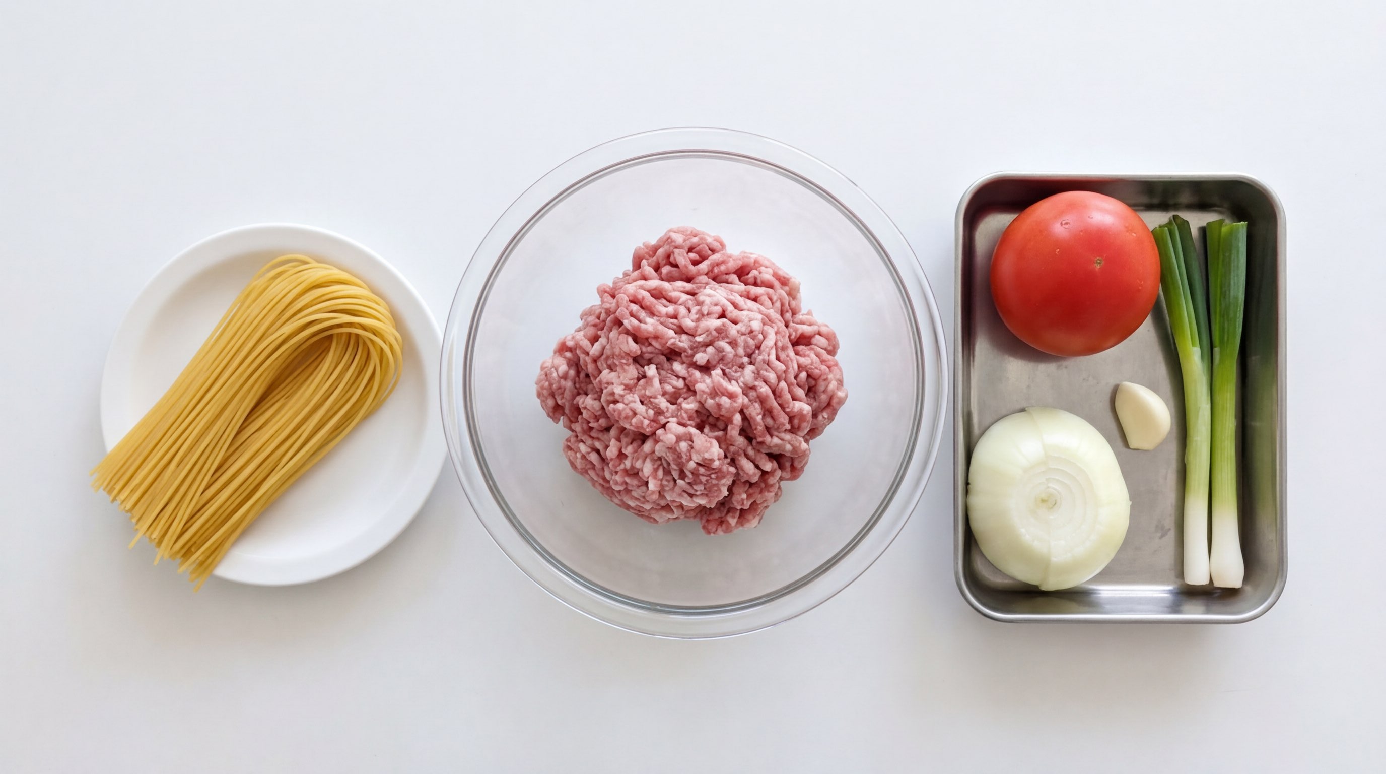 合いびき肉とトマトのごま油ガッツリ和風パスタ（材料）