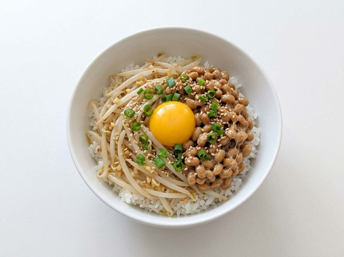 納豆ともやしの鶏ガラガーリック丼