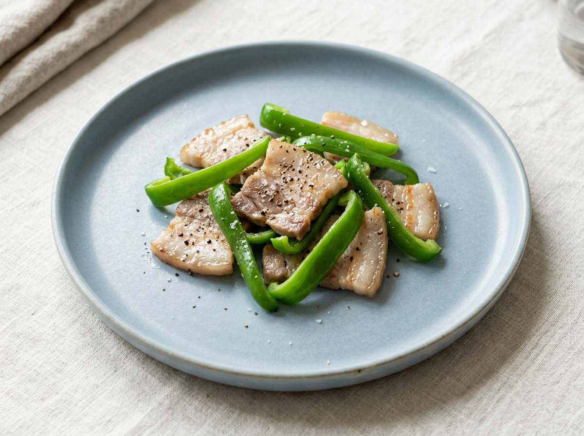 豚バラとピーマンの塩こしょうレンジ蒸し