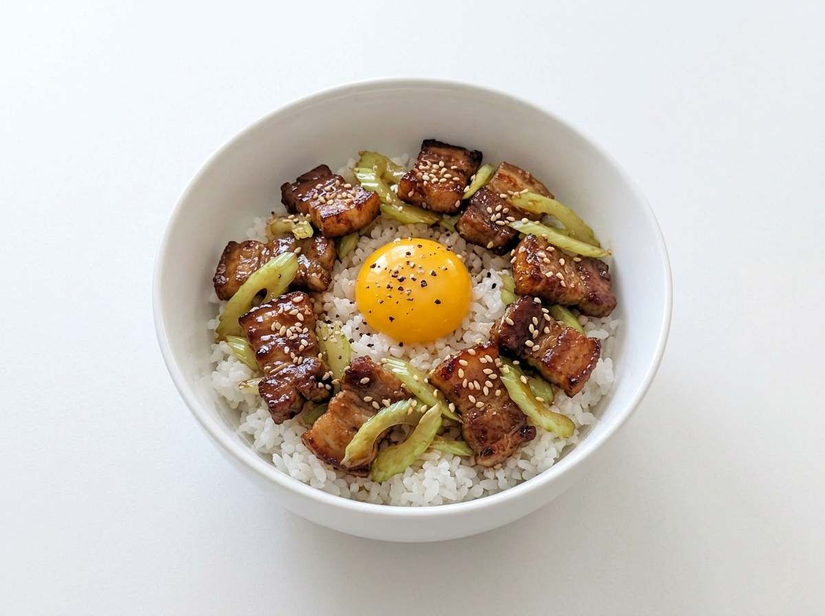 豚バラとセロリの醤油ガーリック丼